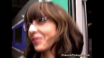 play Occhiali castani dalla Francia stupidi per il sesso