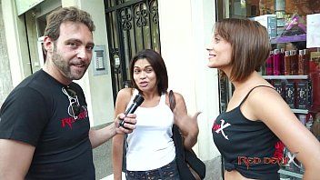 play Excellent sexe avec pute et admiratrice brune agataticul lors de l'interview
