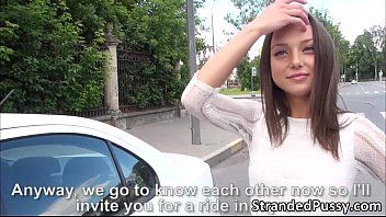 play Xxx dans la voiture et dehors avec une magnifique prostituée adolescente