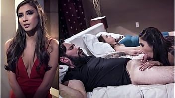 play Frauen, die in die Öffentlichkeit gehen, nehmen ihn mit und nehmen ihn mit in ihr Schlafzimmer, um mit ihr zu schlafen