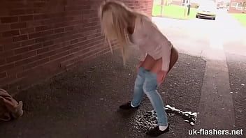 play Cette fille enceinte veut se faire baiser le matin