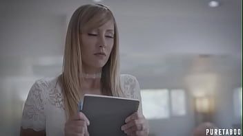 play Diese blonde Hure mit Brüsten fühlt sich mit ihren Fingern in ihrer Muschi phänomenal wohl