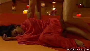 play Belle chatte nous montre comment faire du vrai xxx