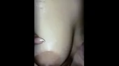 play لاتينا GF تدعو صديقها للعب الشرج في الحمام