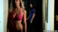play Zdradzająca blondynka gospodyni domowa Brooke Banner uprawia romans przy kominku z Nickiem Manningiem