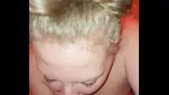 play 18-jarige schattige tiener leert lul zuigen: zelfgemaakte lulzuigerervaring