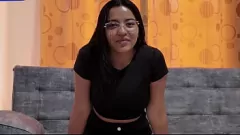 play La estrella porno colombiana 'ColombiaMishell' da una mamada POV de bienvenida