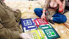 play Pakistanische Exotische Sobia Nasirs enge Muschi hat im Ludo -Spiel hart gefickt