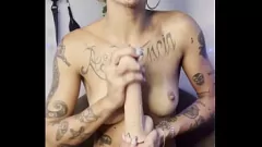 play Las raíces de Caroleta Latina caliente se mojan y se follan en su apretado coño