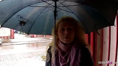 play Une MILF allemande des années 90 se fait caster, traîner et baiser durement avec une énorme bite