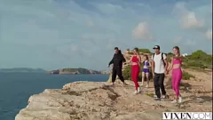 play La apasionada pelirroja Lottie disfruta del sexo al aire libre con Alberto Blanco: mamadas, estilo perrito y más