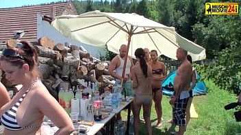 play Party pe plaja de nudisti se lasa cu sex in grup
